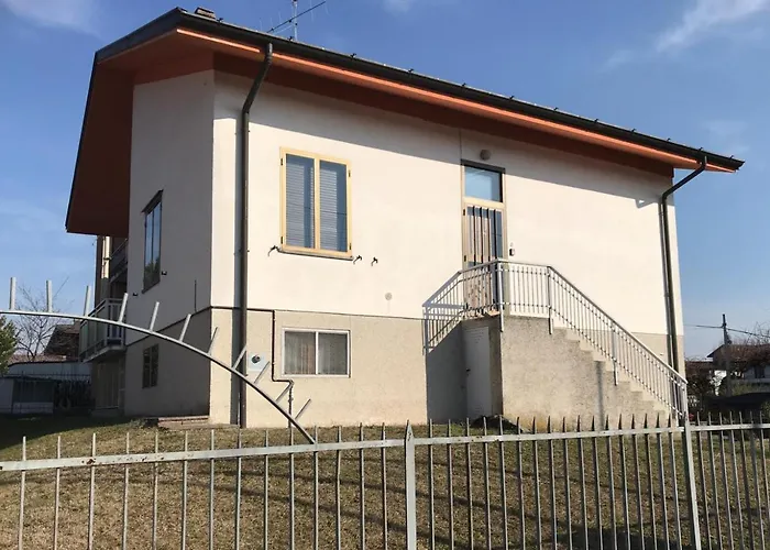 Villino Carla بيت للعطل Lipomo